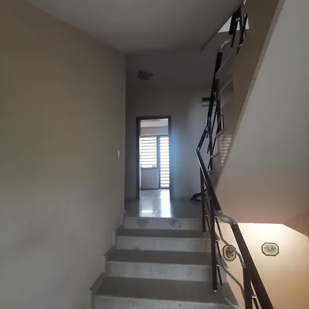 Affordable With Bbq 5 Min Drive From Lucy Отель типа 
