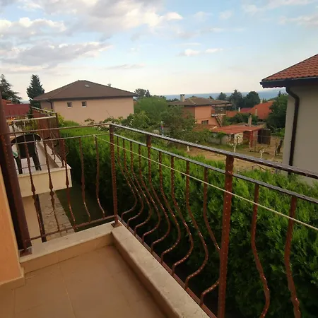 Panzió Affordable With Bbq 5 Min Drive From Lusi